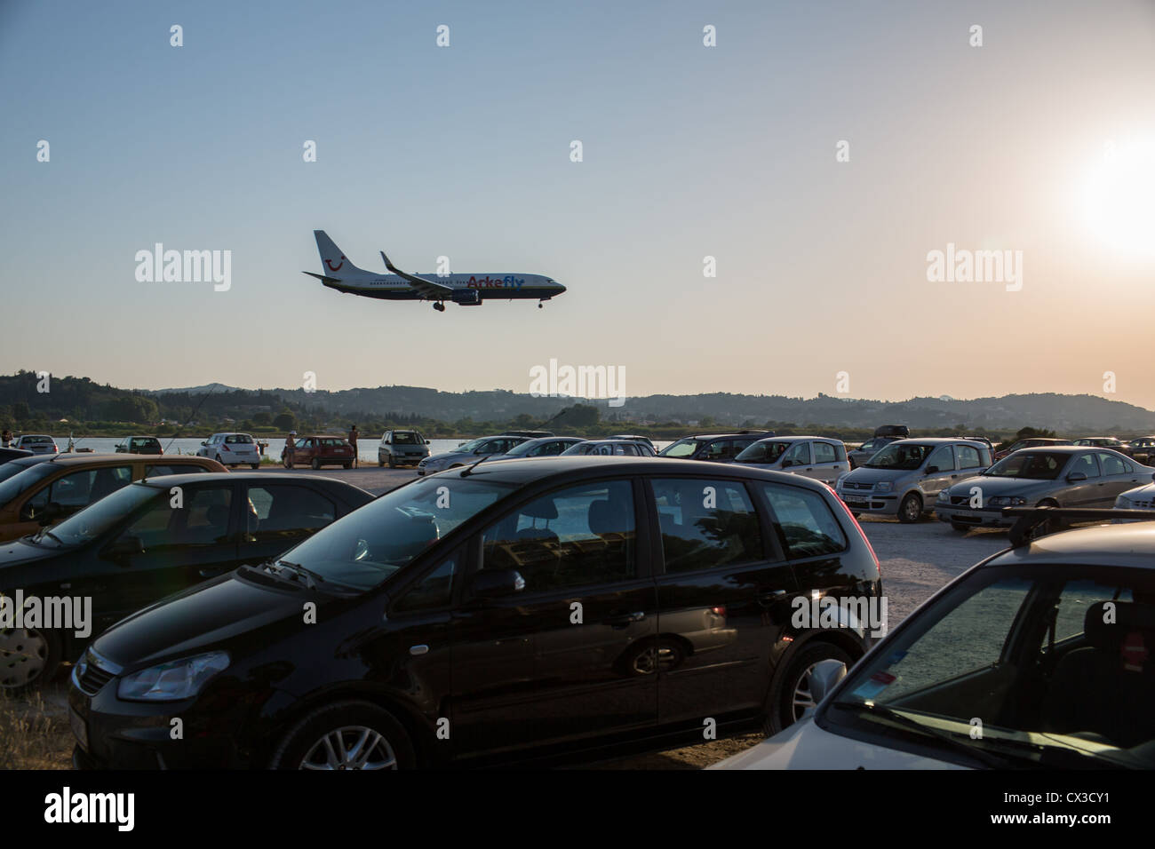 ArkeFly passeggero aereo atterra all'Kapodistrias l'Aeroporto Internazionale di Corfu (città di Corfù), Corfu, Isole Ionie, Grecia. Foto Stock