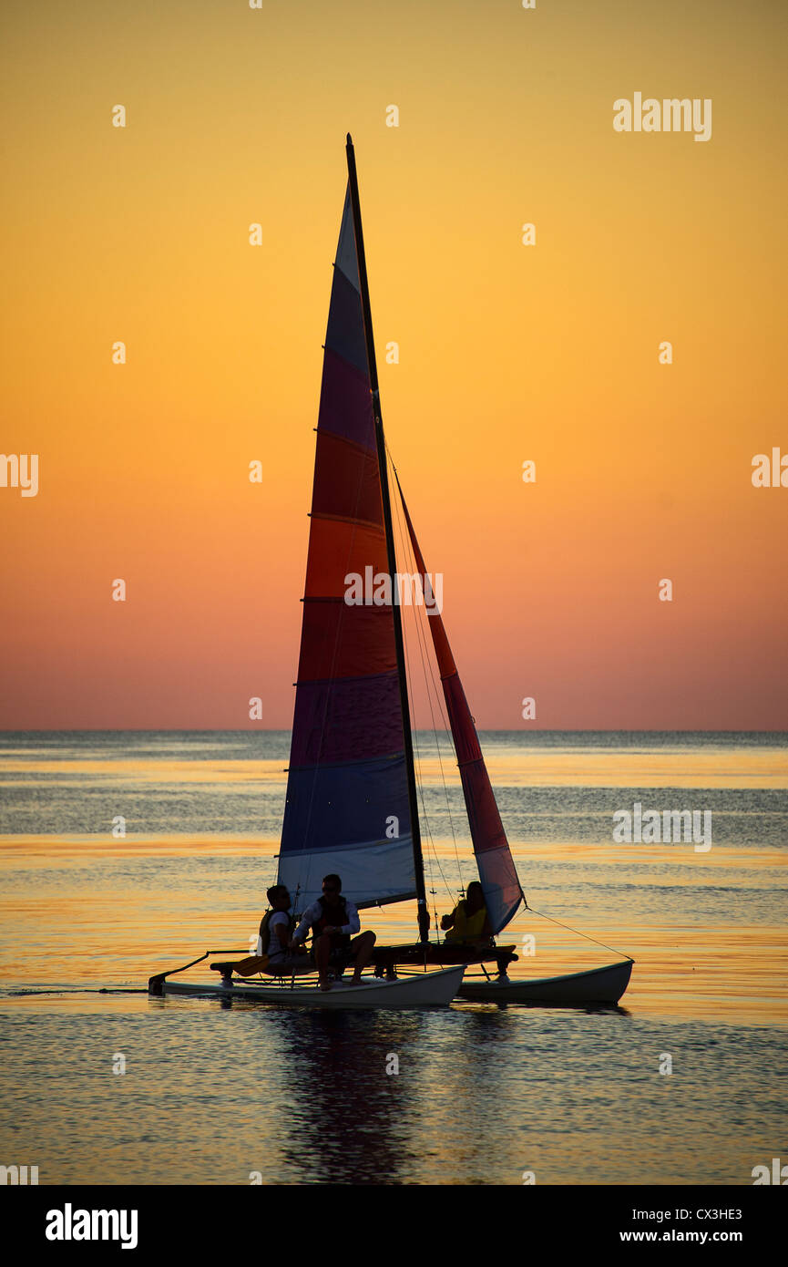 Tramonto in barca a vela sulla baia di Cape Cod, Massachusetts, STATI UNITI D'AMERICA Foto Stock