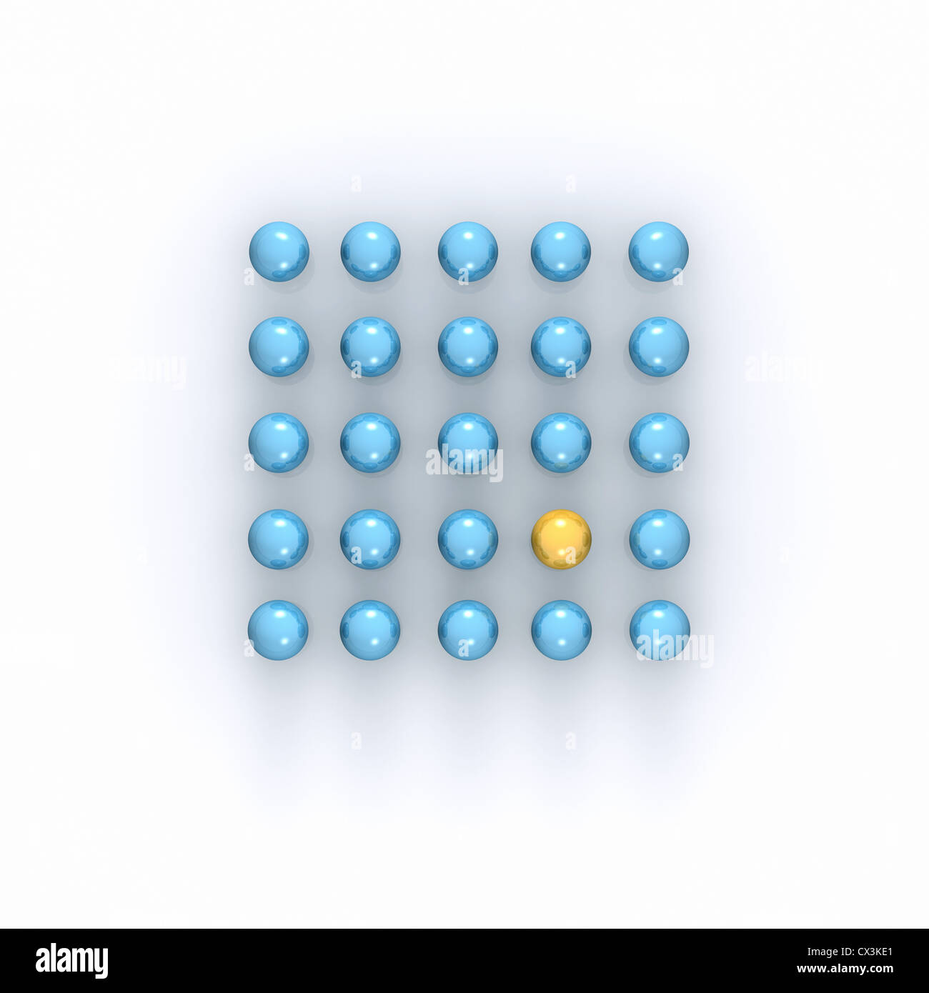 Quadrato di palle blu, uno è giallo - Quadrat aus 25 blauen Kugeln, eine ist gelb - Foto Stock