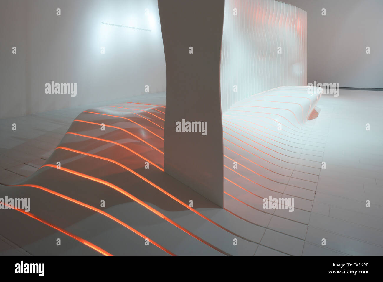 Corian Super-Surfaces, Londra, Regno Unito. Architetto: Amanda Levete Architects, 2009. Lounge l'installazione. Foto Stock