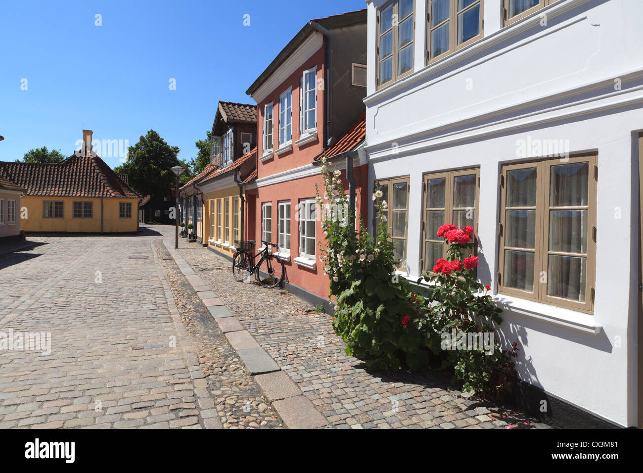 Scena di strada in Odense Danimarca vicino alla casa di Hans Christian Andersen Foto Stock