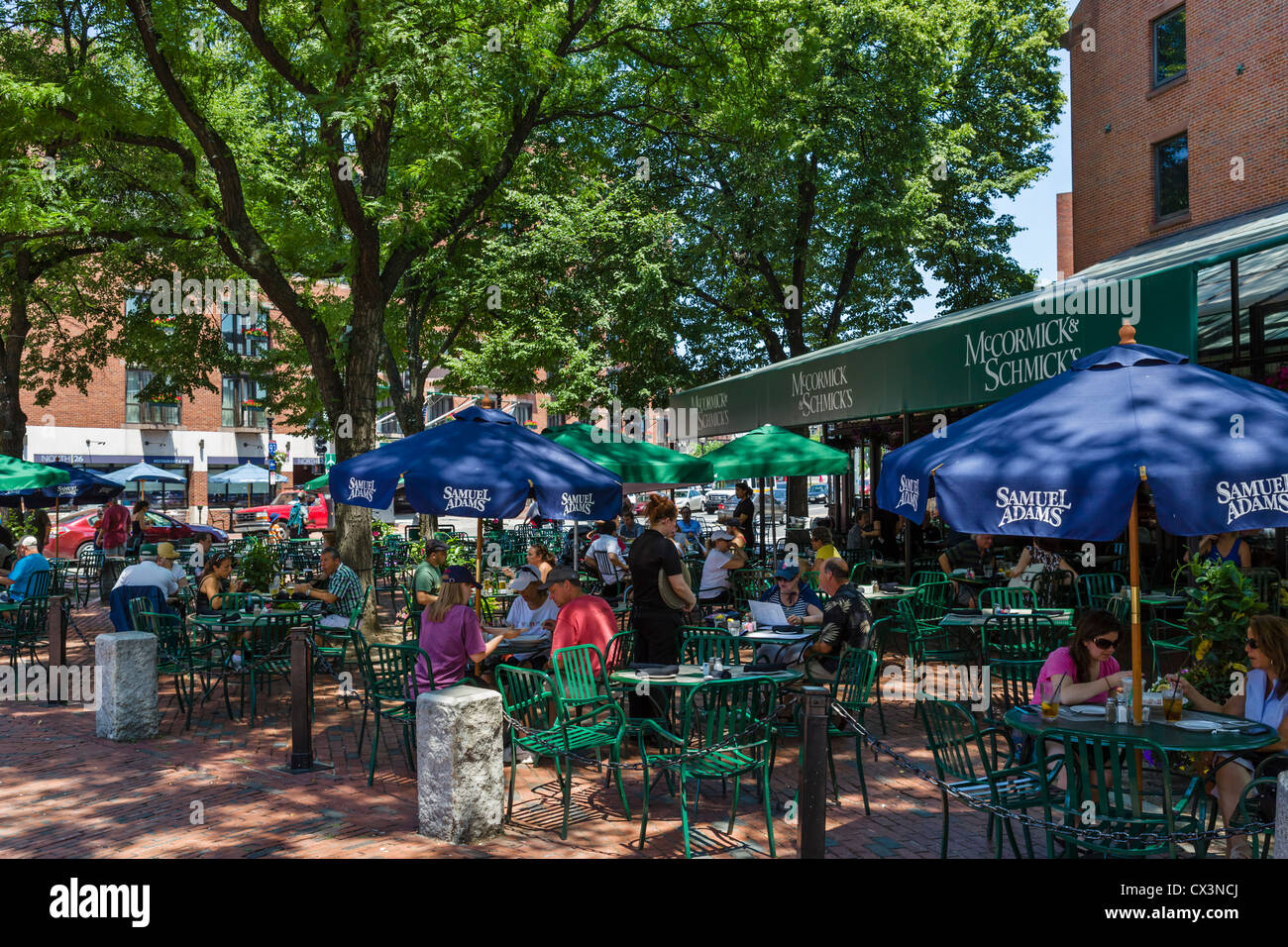 Ristorante esterno in Quincy Market nello storico centro cittadino di Boston, Massachusetts, STATI UNITI D'AMERICA Foto Stock