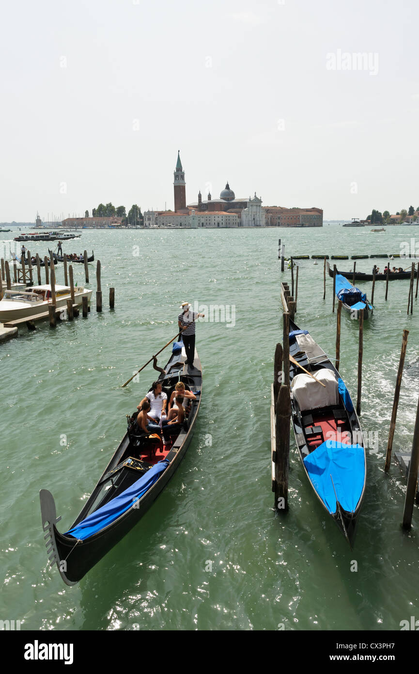 Esplorare il canale veneziano, Venezia, Italia. Foto Stock