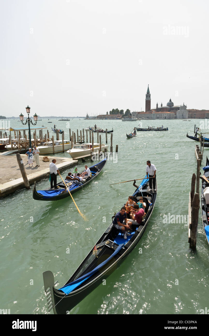 Esplorare il canale veneziano, Venezia, Italia. Foto Stock