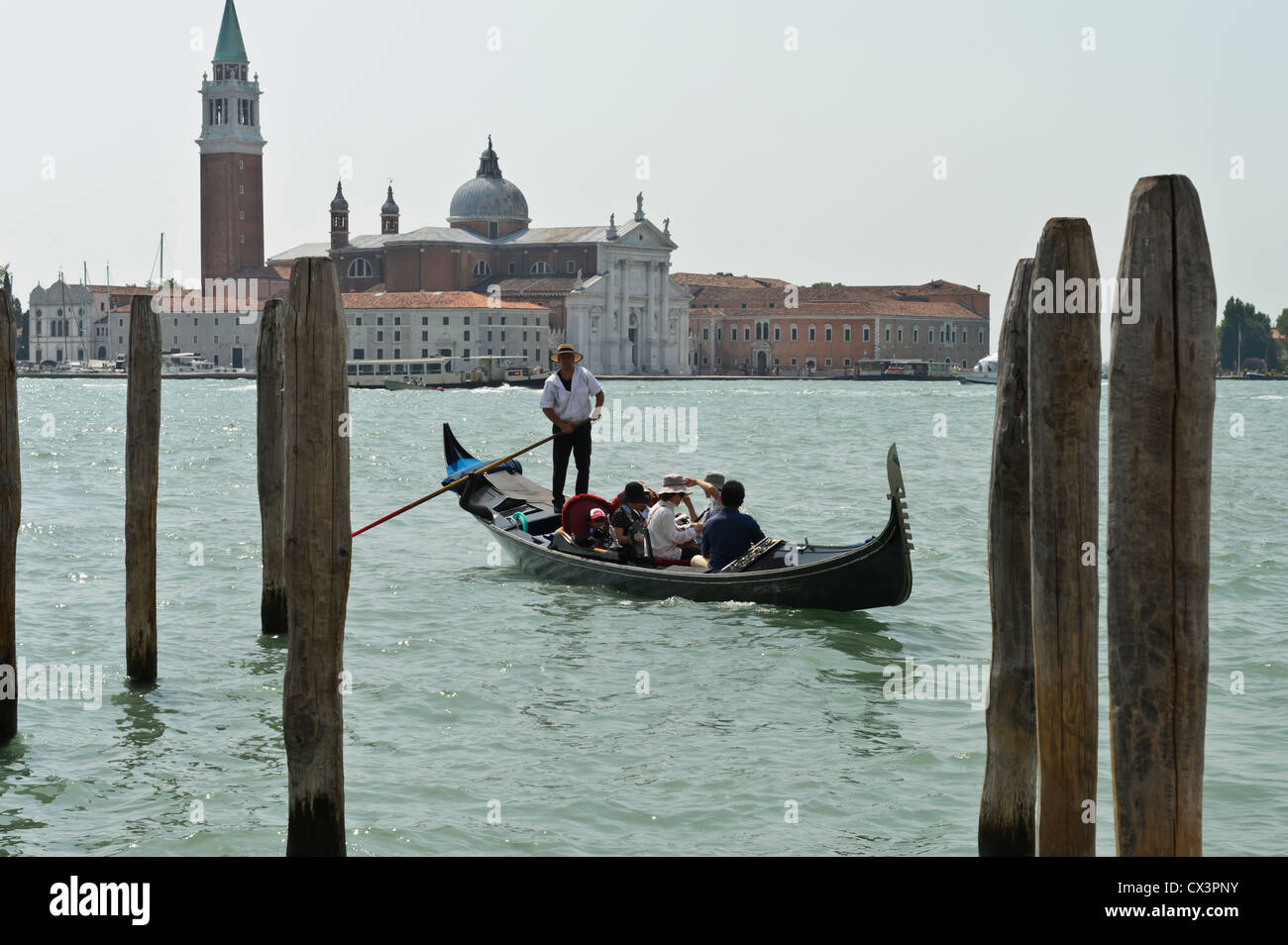 Esplorare il canale veneziano, Venezia, Italia. Foto Stock