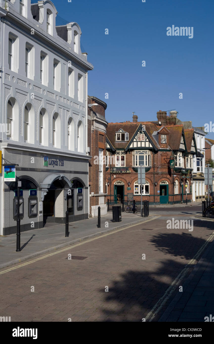 Centro della città di Havant in Hampshire, guardando ad est dall'inizio di West Street Foto Stock