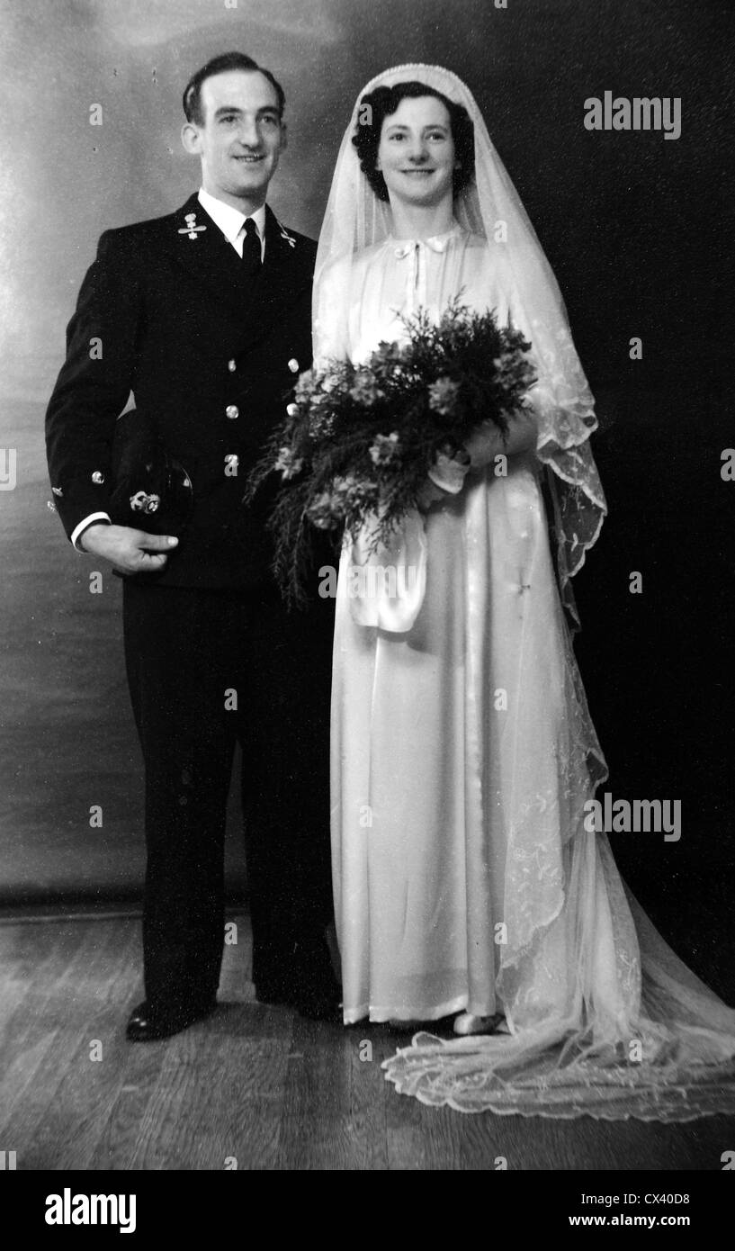 Royal Navy durante la Seconda Guerra Mondiale. Un chief petty officer e sua moglie. Foto Stock