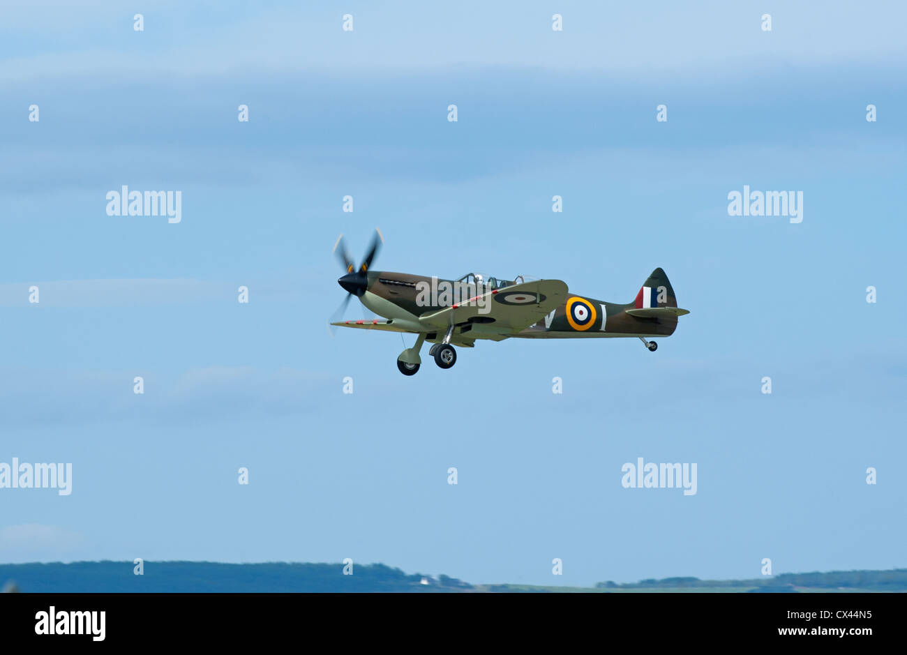 Seconda guerra mondiale Spitfire su Inverness nelle Highlands Scozzesi. SCO 8462 Foto Stock