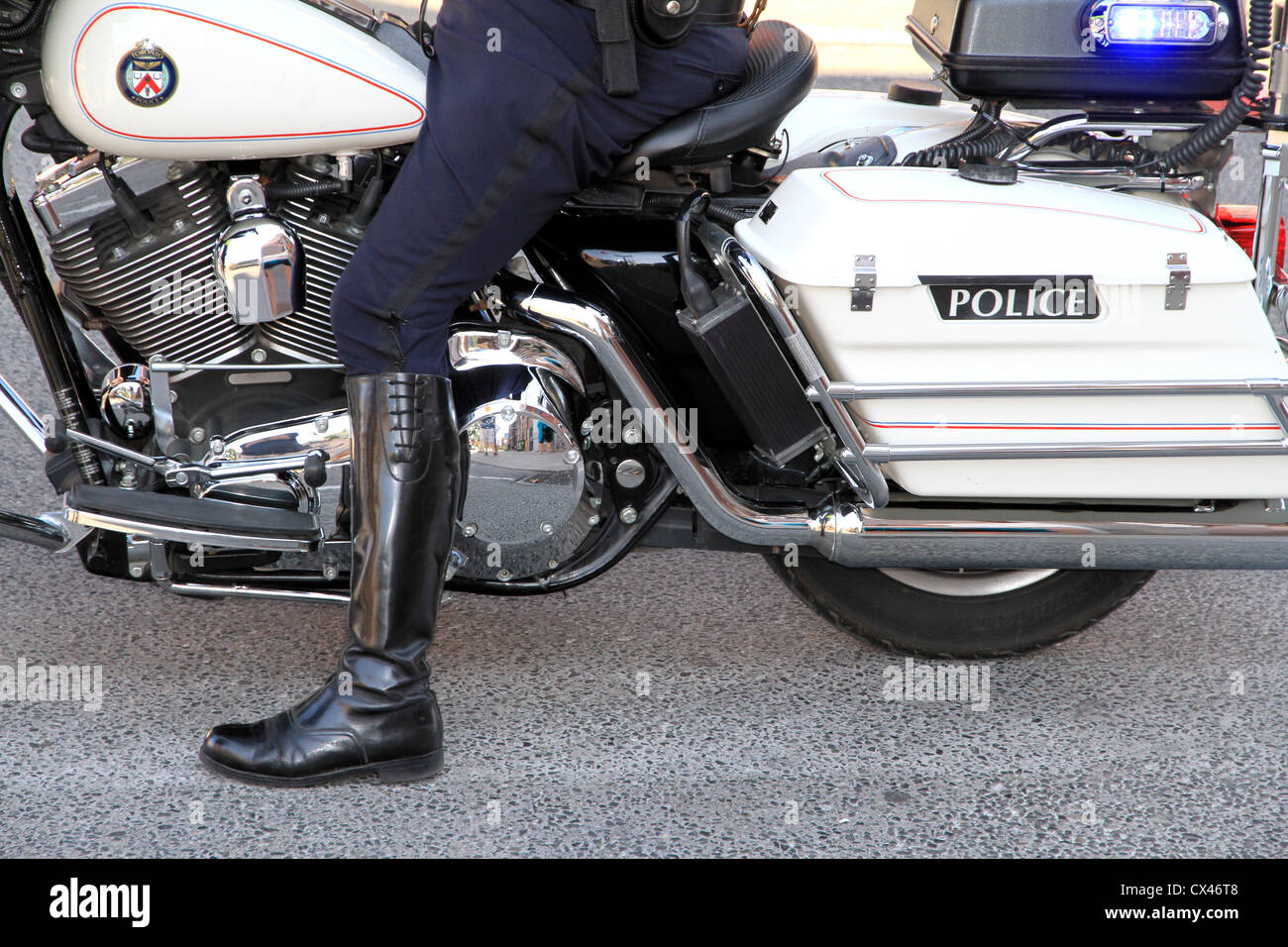 Dettagli di una polizia di Toronto per moto e un funzionario di polizia Foto Stock