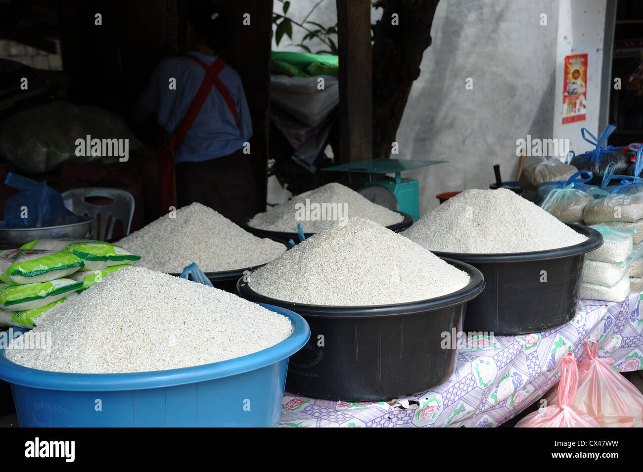 Visualizzazione di impulsi in un mercato di strada a Luang Prabang, Laos. Foto Stock