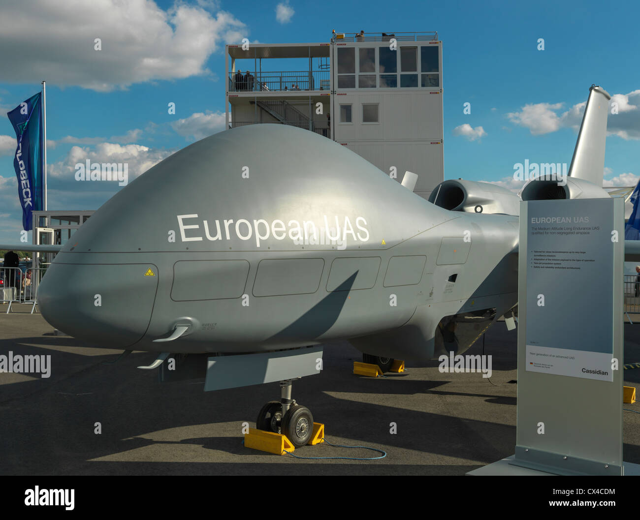 Cassidian (EADS) europeo drone UAS sul display durante ILA Berlino (Air Show di Berlino). Alta risoluzione Hasselblad digital shot. Foto Stock