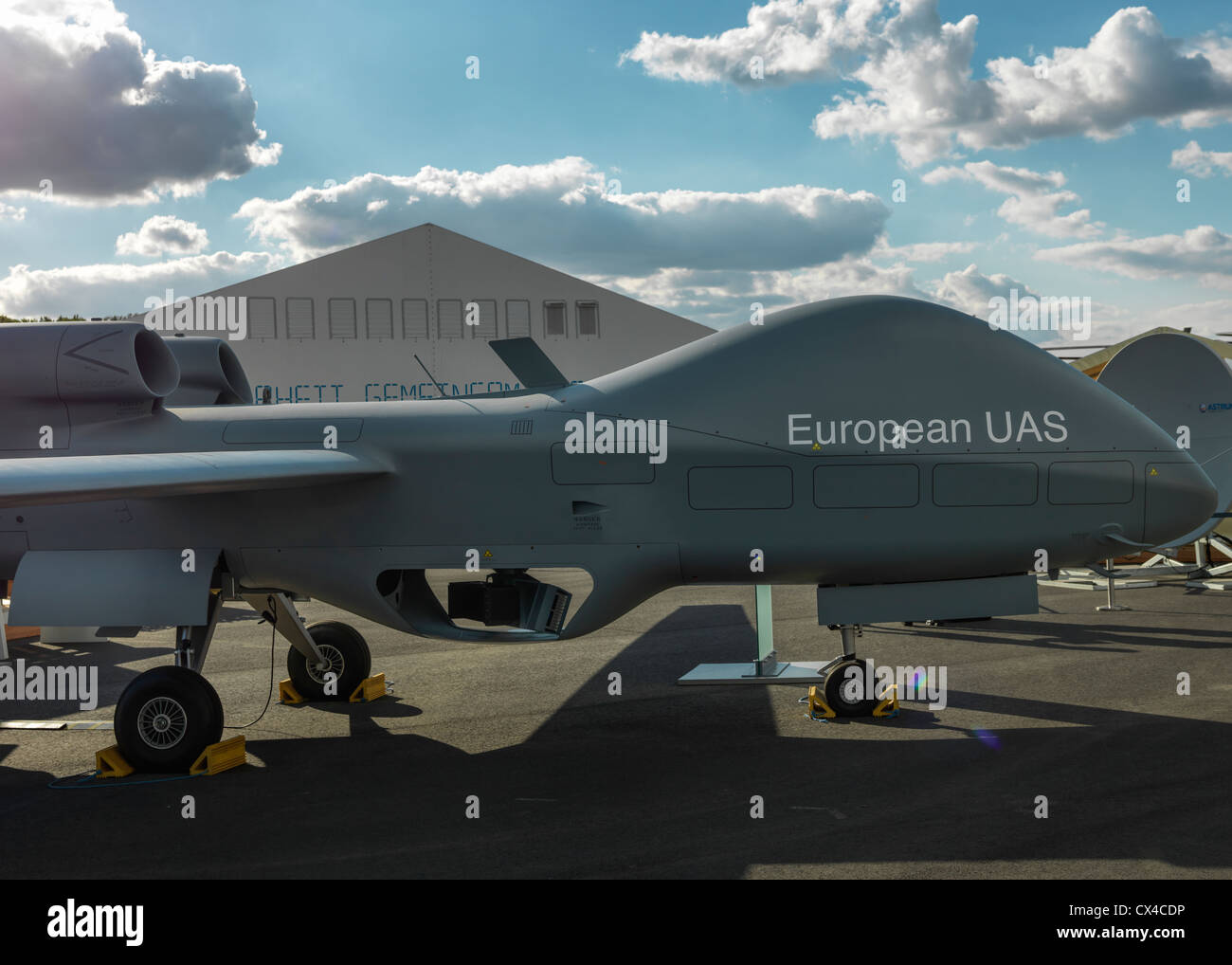 Cassidian (EADS) europeo drone UAS sul display durante ILA Berlino (Air Show di Berlino). Alta risoluzione Hasselblad digital shot. Foto Stock