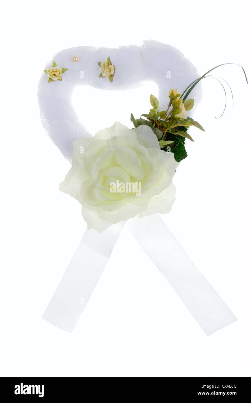 Il matrimonio di ornamenti a cuore bianco dai fiori Foto Stock