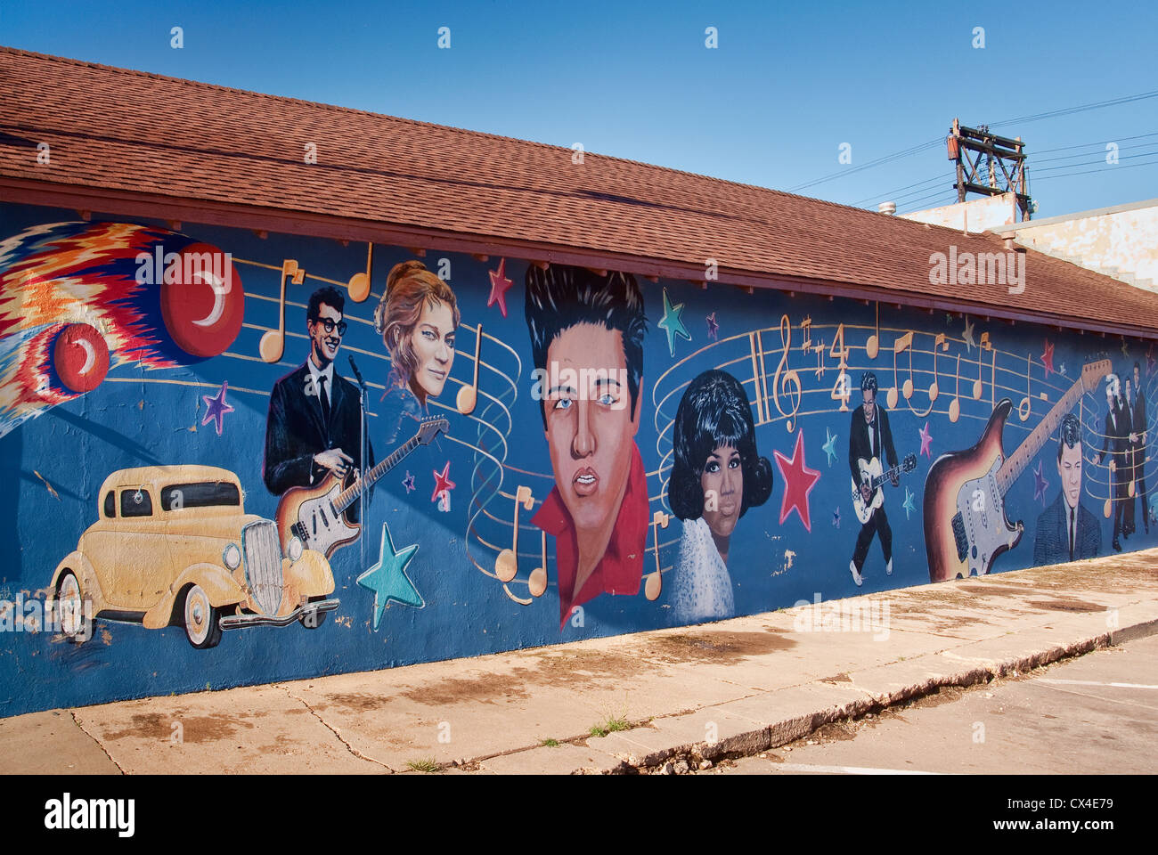 Elvis Presley e Buddy Holly, Aretha Franklin, Chuck Berry e altri anni cinquanta il rock'n'roll stelle nel murale di Clovis, Nuovo Messico, STATI UNITI D'AMERICA Foto Stock