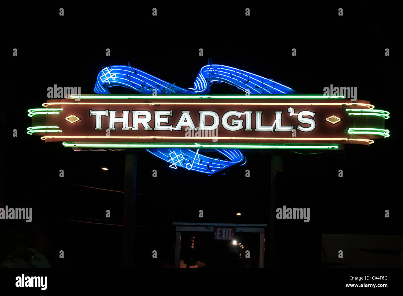 Cartello al neon al ristorante e locale musicale Threadgill's World Headquarters, Austin, Texas USA. Chiuso definitivamente nel 2020. Foto Stock