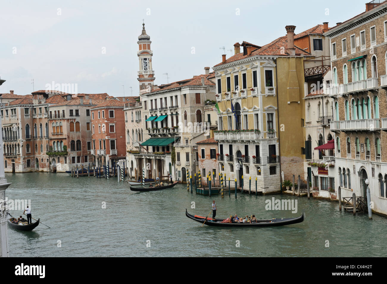 Esplorare Venezia dal Canal Grande, Rialto, Venezia, Italia. Foto Stock
