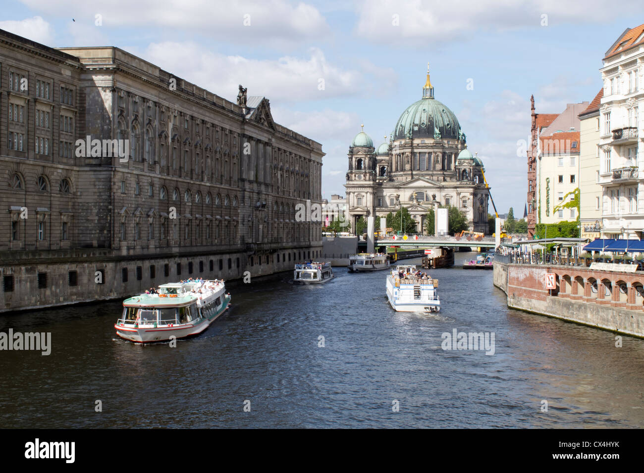 Barche di crociera sulla Sprea, Berlino Foto Stock