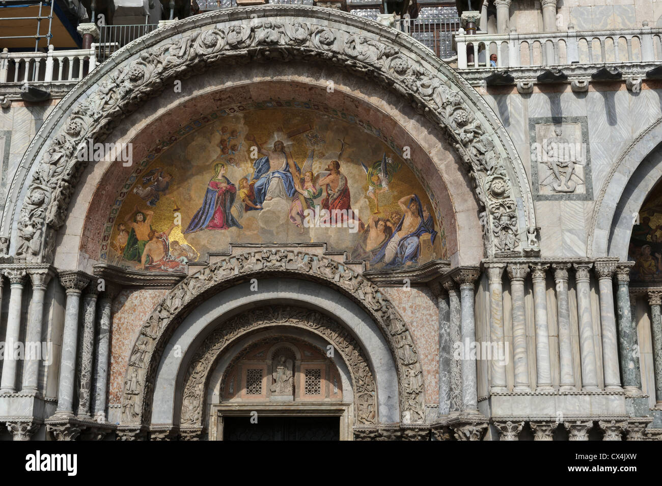 Gesù Cristo del dipinto sopra la porta di ingresso del la Basilica di San Marco, Piazza San Marco, Venezia, Italia. Foto Stock