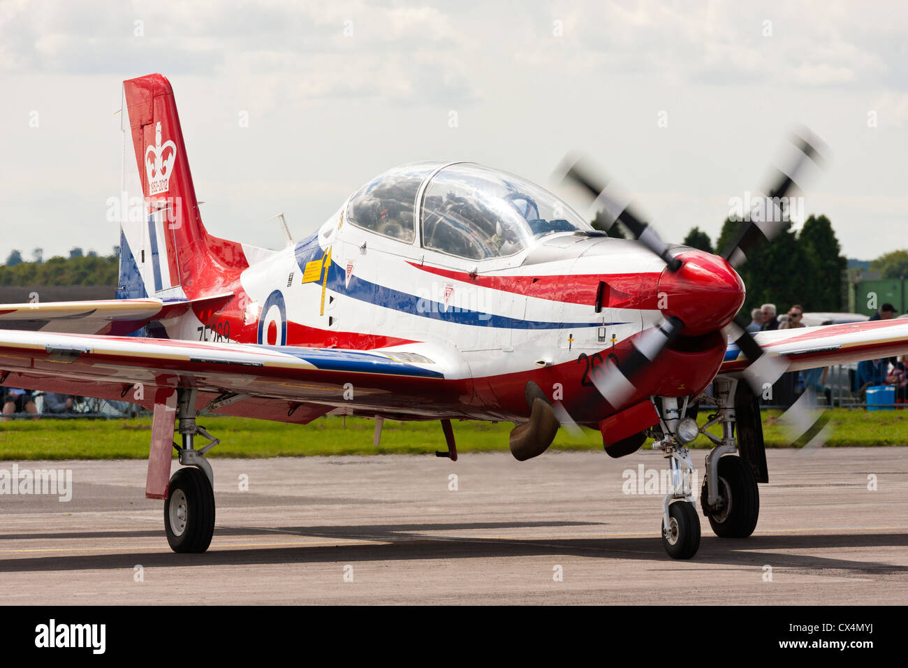 RAF breve Tucano T1 su aeromobili a prendere al cielo di Best of British Show, Cotswold (Kemble EGBP) Aeroporto. JMH6068 Foto Stock