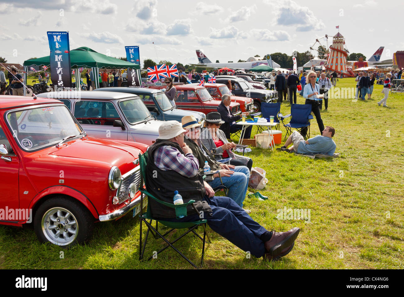 British Leyland Minis in Classic Cars visualizzare al meglio dei film britannico, Cotswold (Kemble EGBP) Aeroporto. JMH6088 Foto Stock