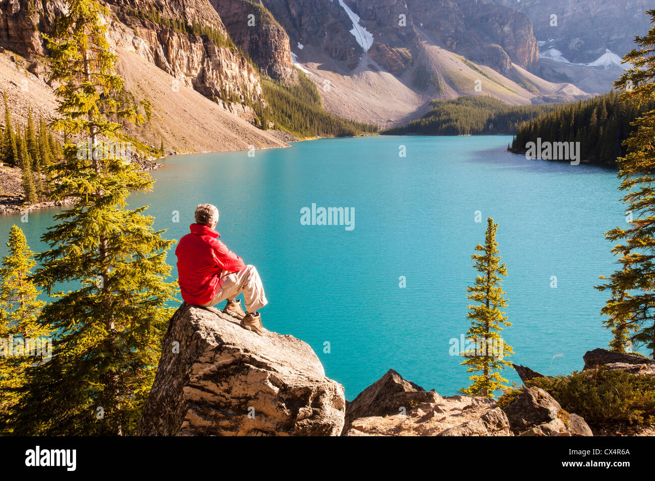 Il Moraine Lake nelle Montagne Rocciose Canadesi. Foto Stock