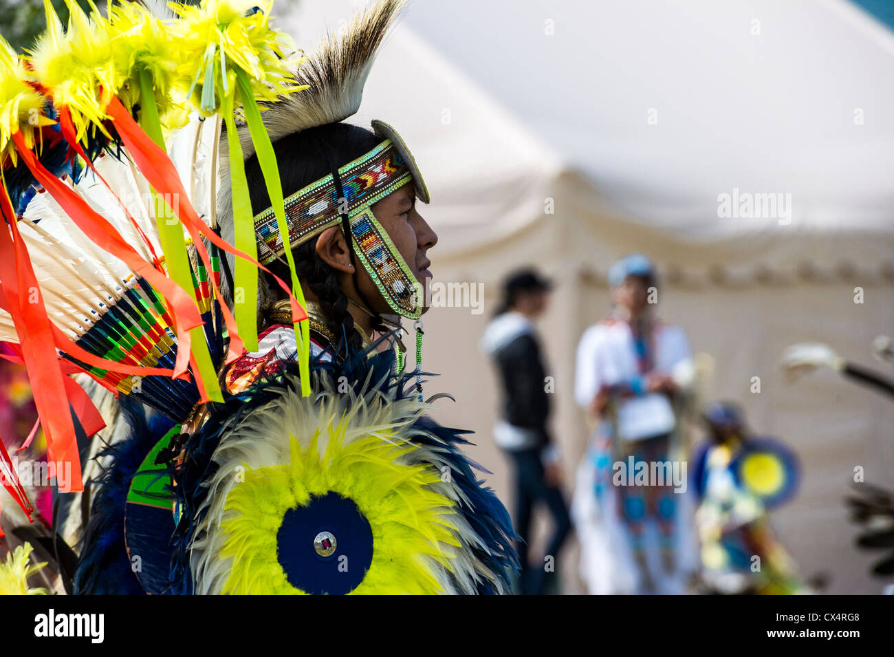 Ballerino nativo al trattato 7 Prime Nazioni Powwow, tenutasi presso Heritage Park Calgary Alberta Canada Foto Stock