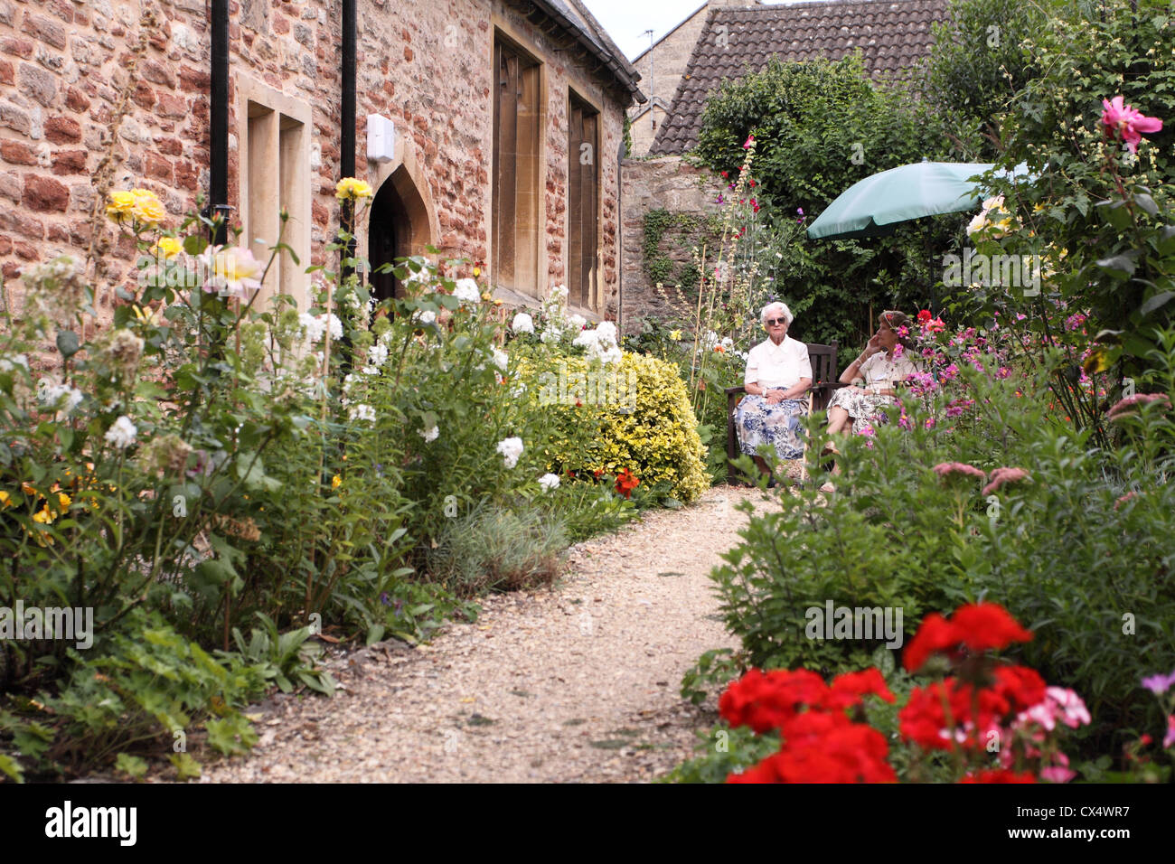 Gli ospizi di carità del xv secolo Bubwith Almshouse con giardino in wells somerset Foto Stock