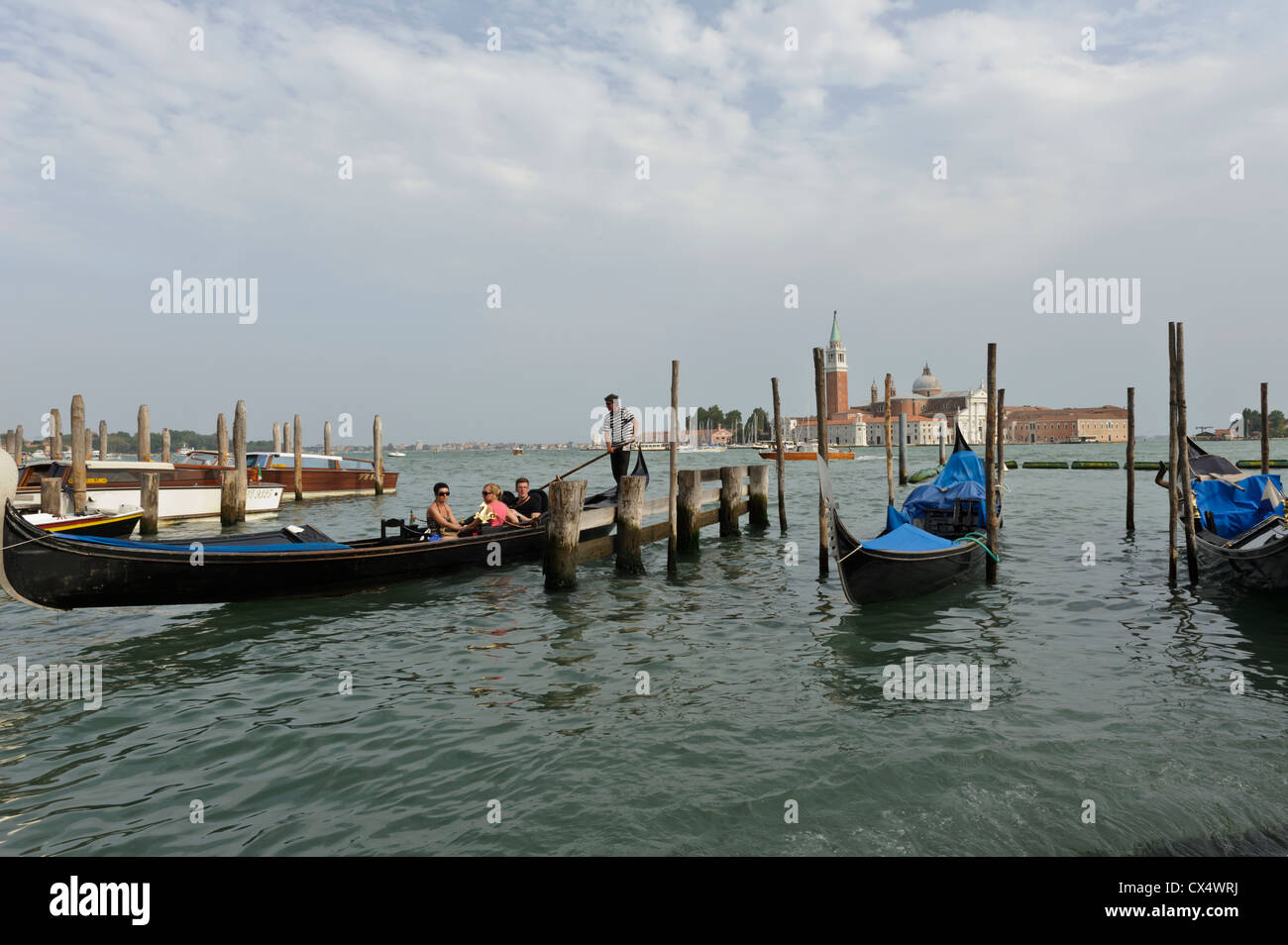 Esplorare il canale veneziano, Venezia, Italia. Foto Stock