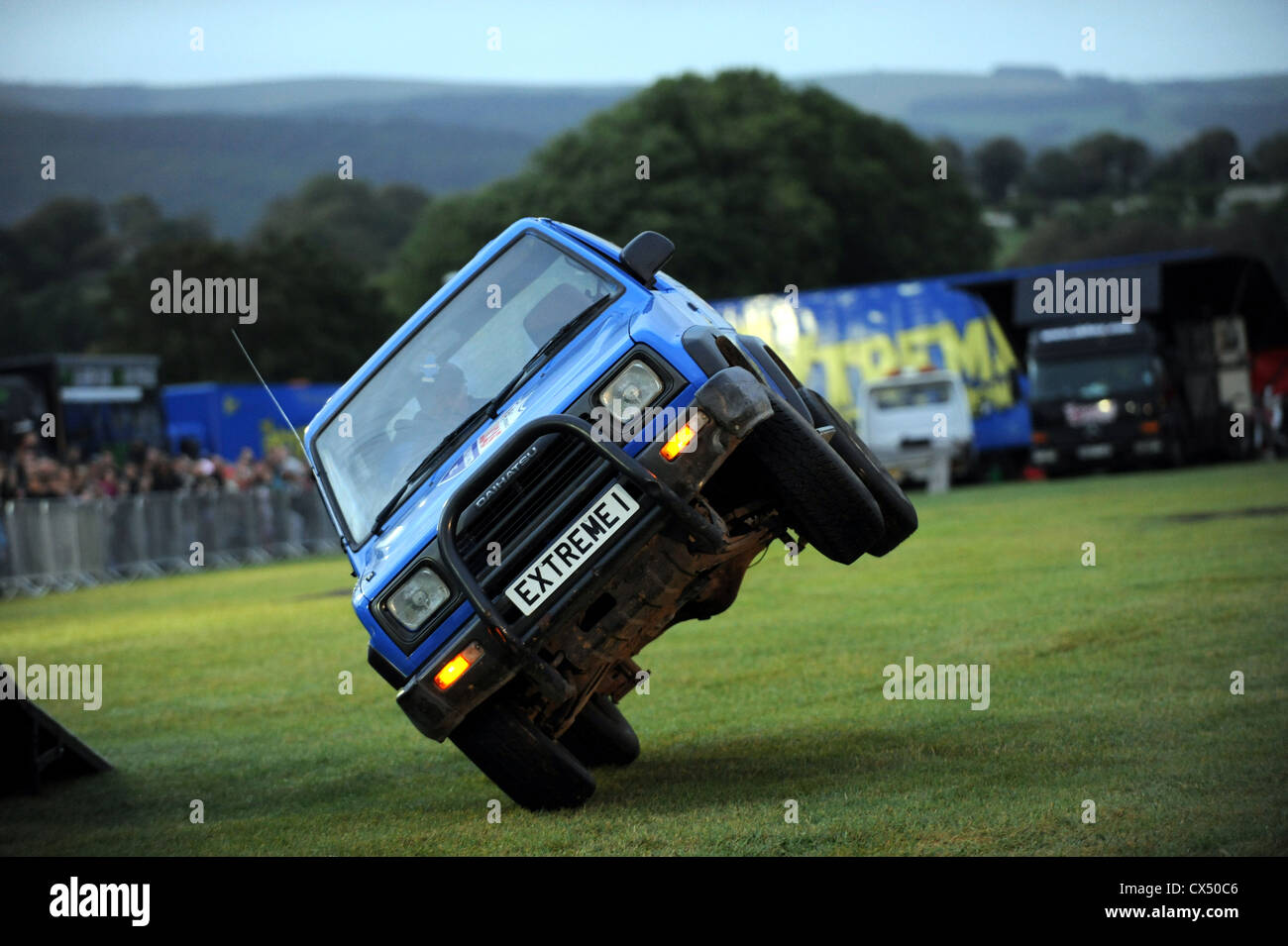 Veicoli che prenderanno parte alla estrema Stunt Show all Ippodromo di Brighton Foto Stock