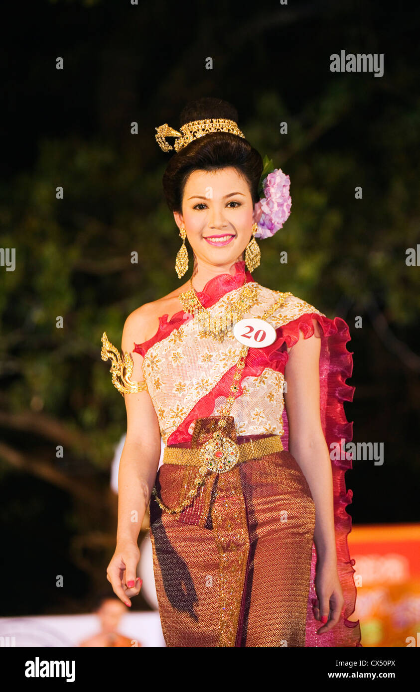 Kathoey (ladyboy) beauty pageant. Nong Khai Nong Khai in Thailandia Foto Stock