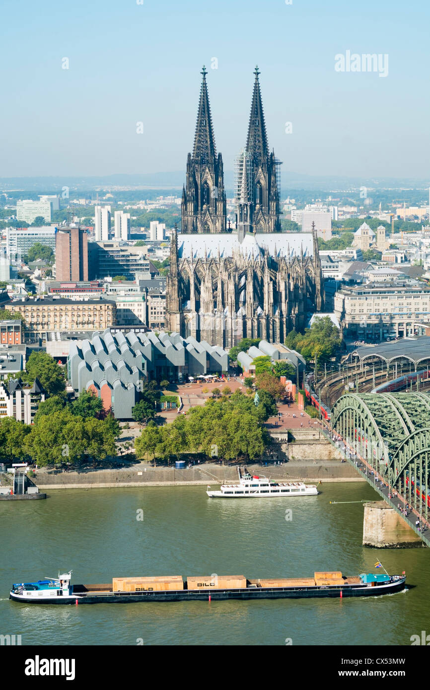 Vista della skyline e Cattedrale di Colonia Germania Foto Stock