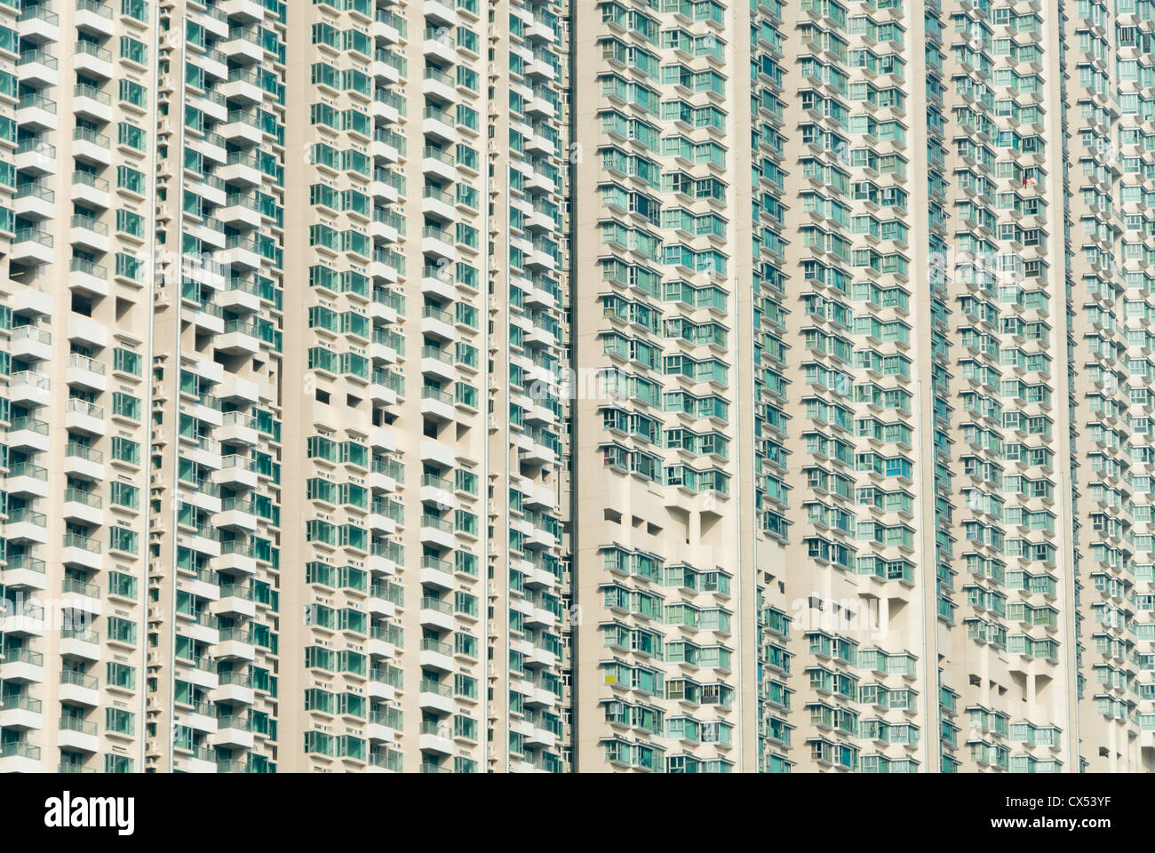 Densamente popolato alto edificio di appartamenti in Hong Kong Foto Stock