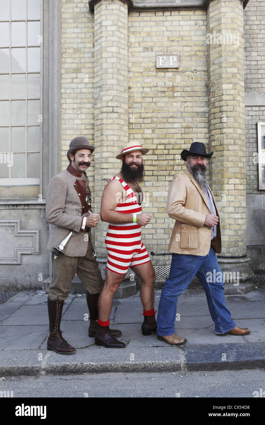 I concorrenti presso il British Barba e baffi campionati tenutasi a Brighton e Hove, East Sussex, England, Regno Unito Foto Stock