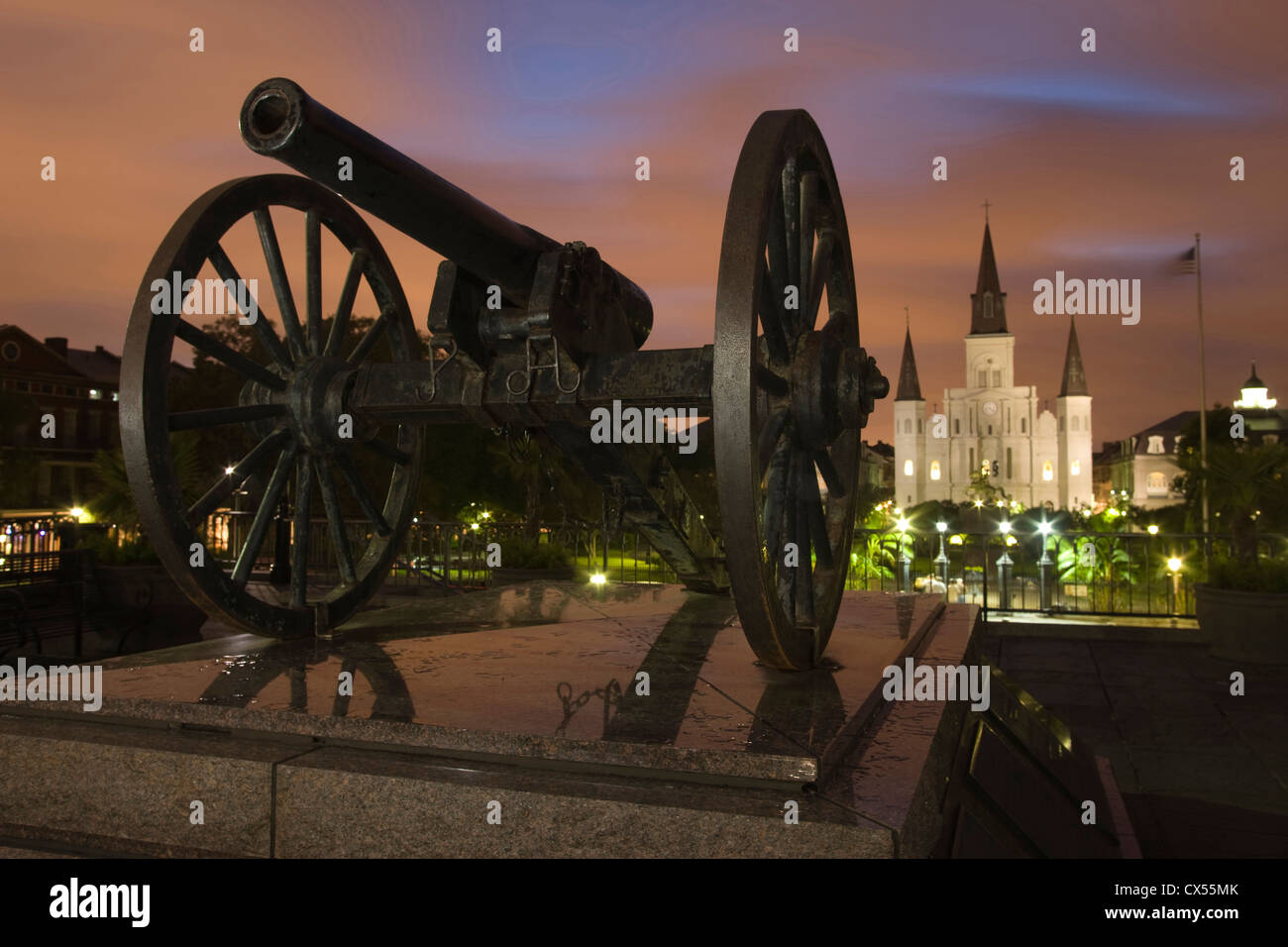 La guerra civile cannone parco di artiglieria Jackson Square nel quartiere francese e il centro cittadino di New Orleans in Louisiana USA Foto Stock