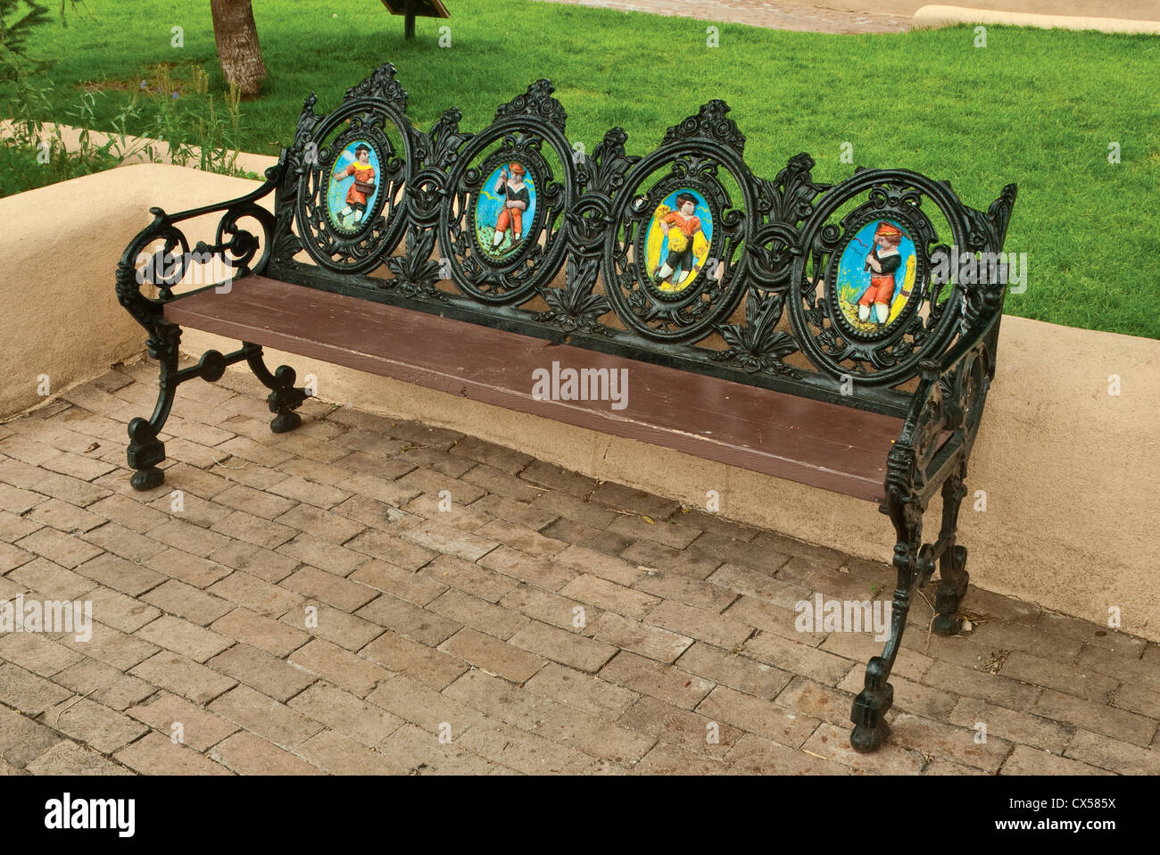 Ferro battuto banco a Plaza a Taos, Nuovo Messico, STATI UNITI D'AMERICA Foto Stock