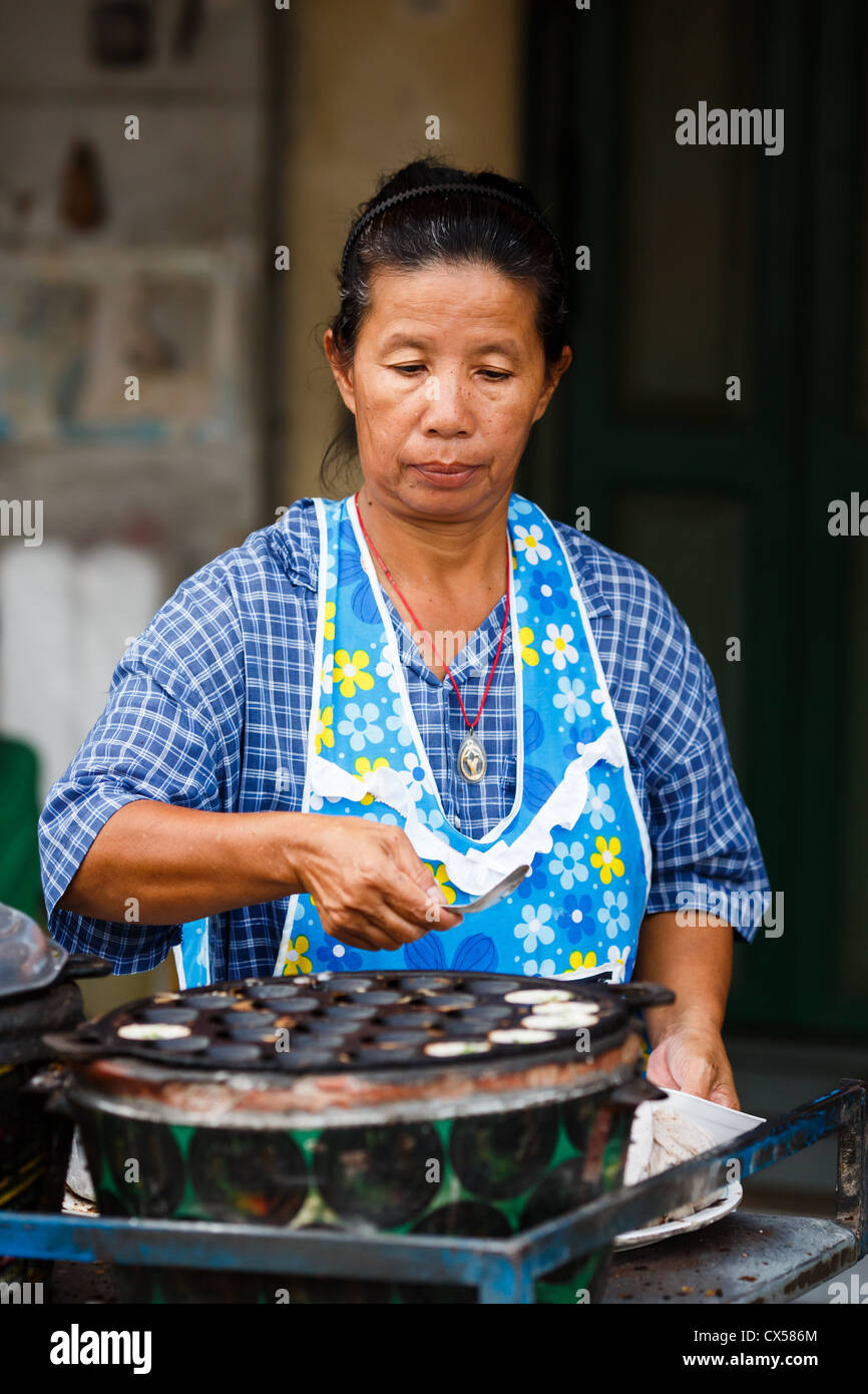 Produttore presso un cibo in stallo, Bangkok, Thailandia Foto Stock