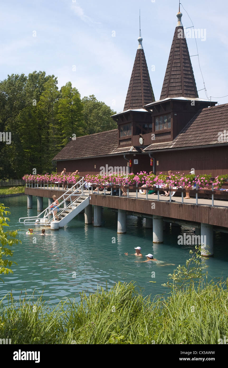 Elk190-2474v Ungheria Heviz, Lago Termale, bathhouse, spa patroni godendo l'acqua calda Foto Stock