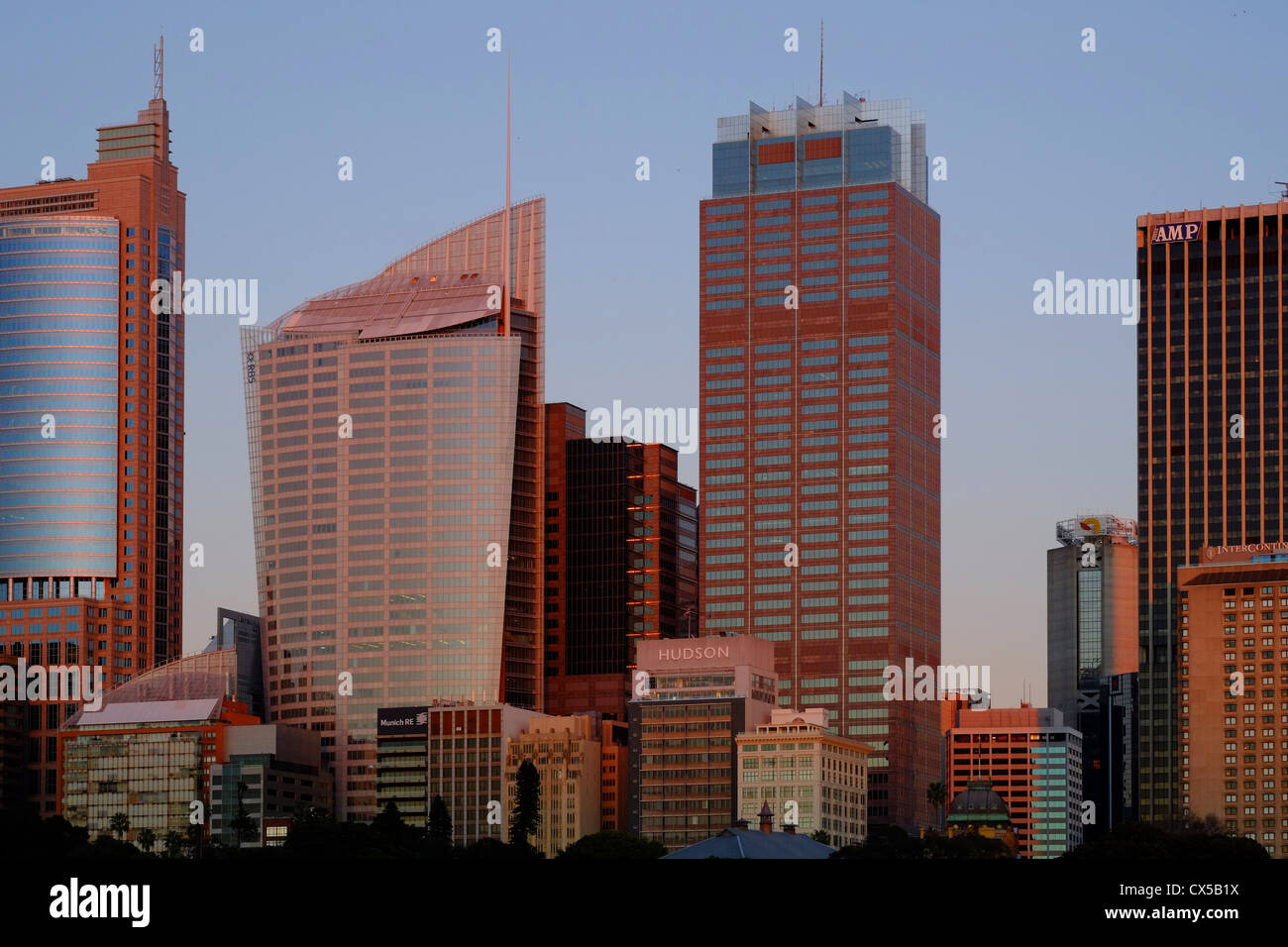 Sydney CBD skyline catture i primi raggi del sole nascente Foto Stock