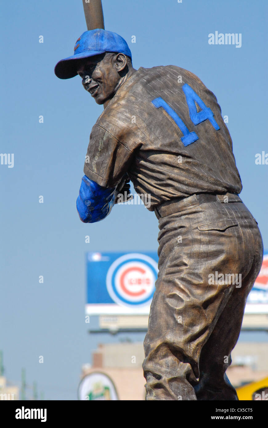 Ernie banche scultura in bronzo al di fuori di Wrigley Field Stadium di Chicago, Illinois Foto Stock