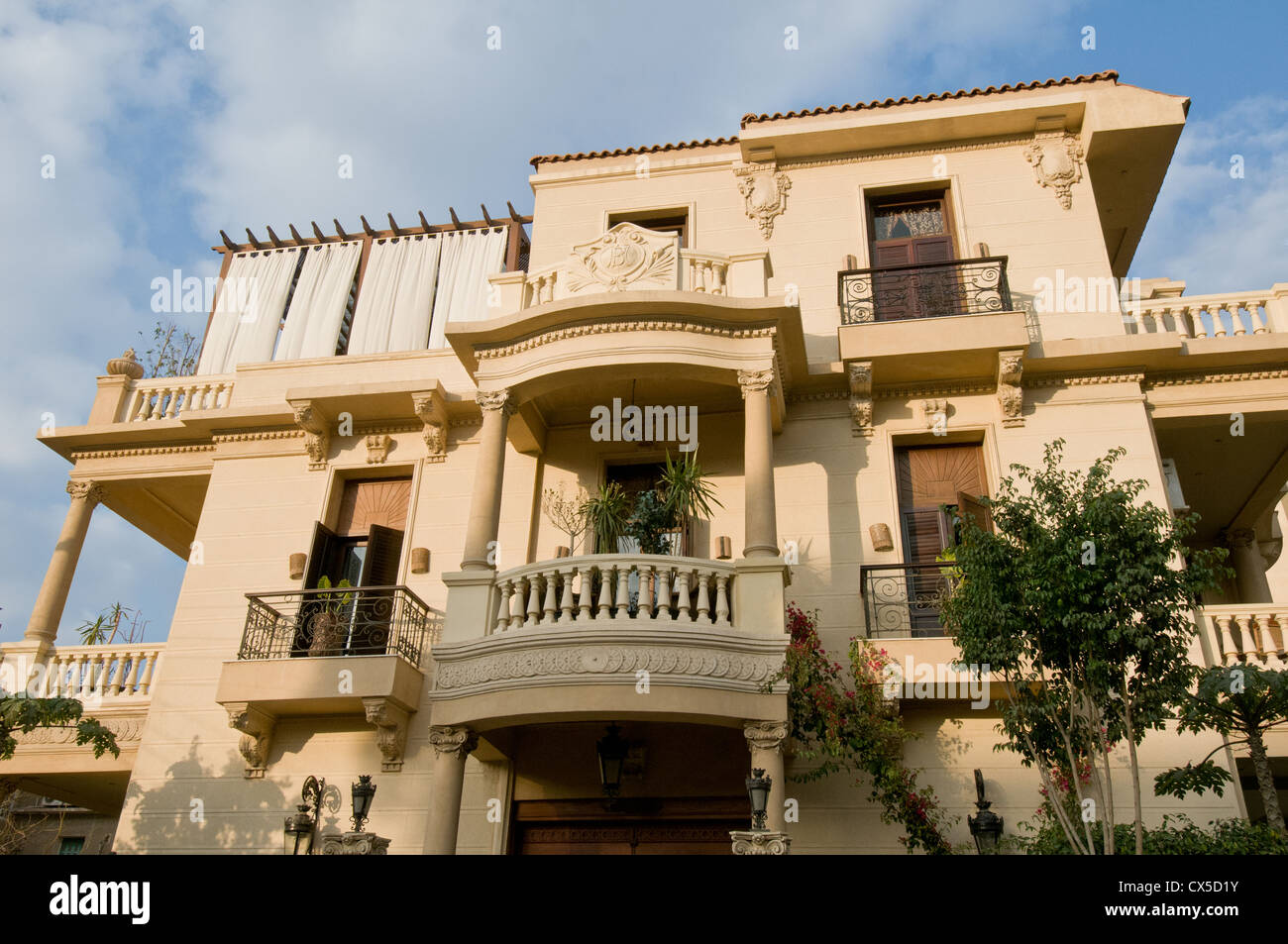 Lussuoso edificio in Heliopolis Cairo Egitto Foto Stock