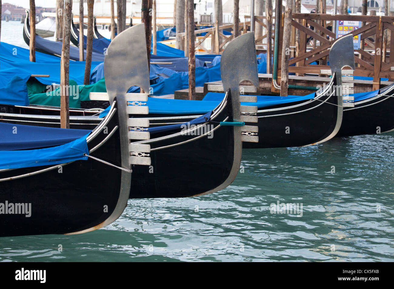 Foto di una tipica gondola a Venezia Foto Stock