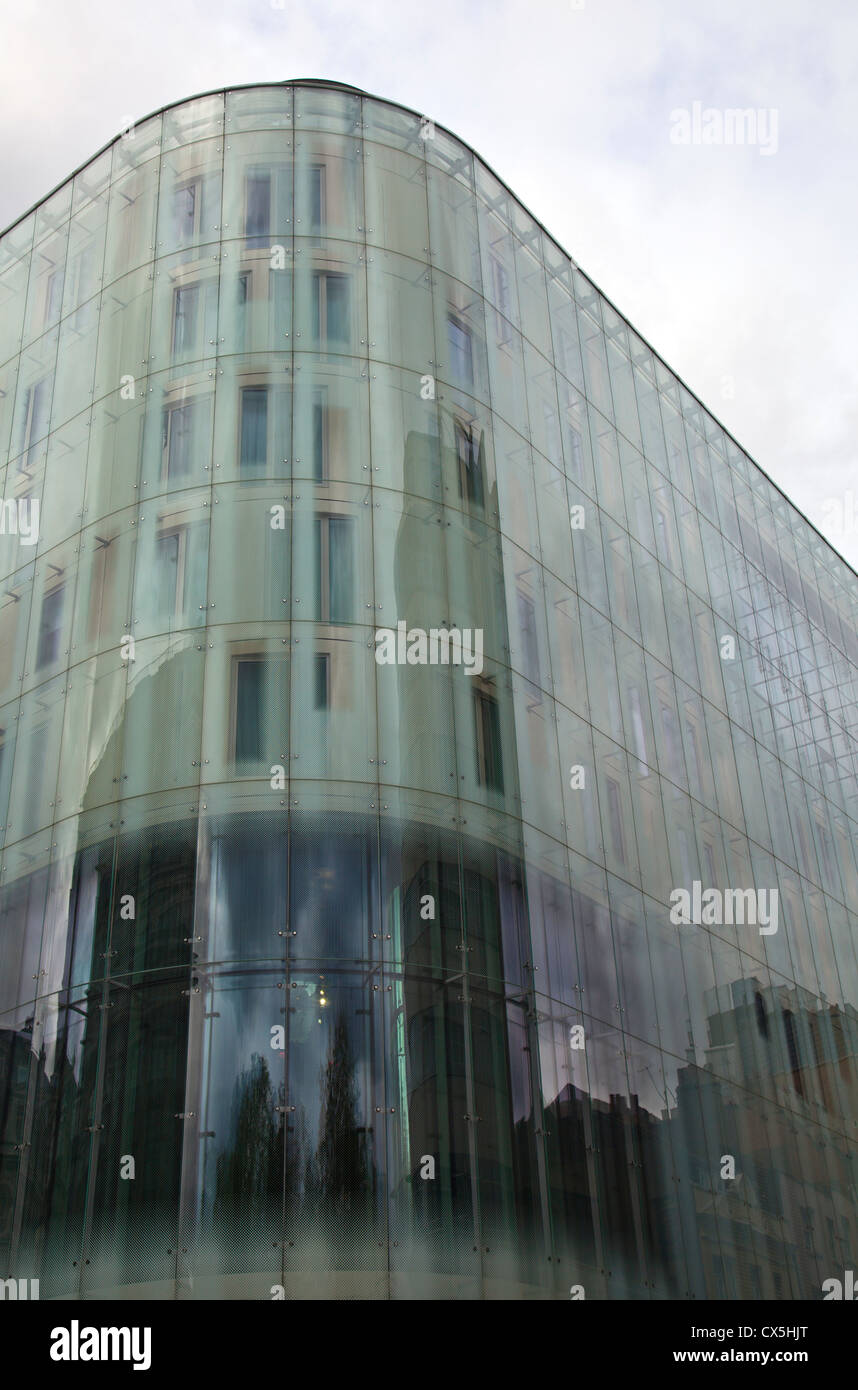 Tribunale svizzero edificio in Leicester Square alloggiamento W Hotel - London REGNO UNITO Foto Stock