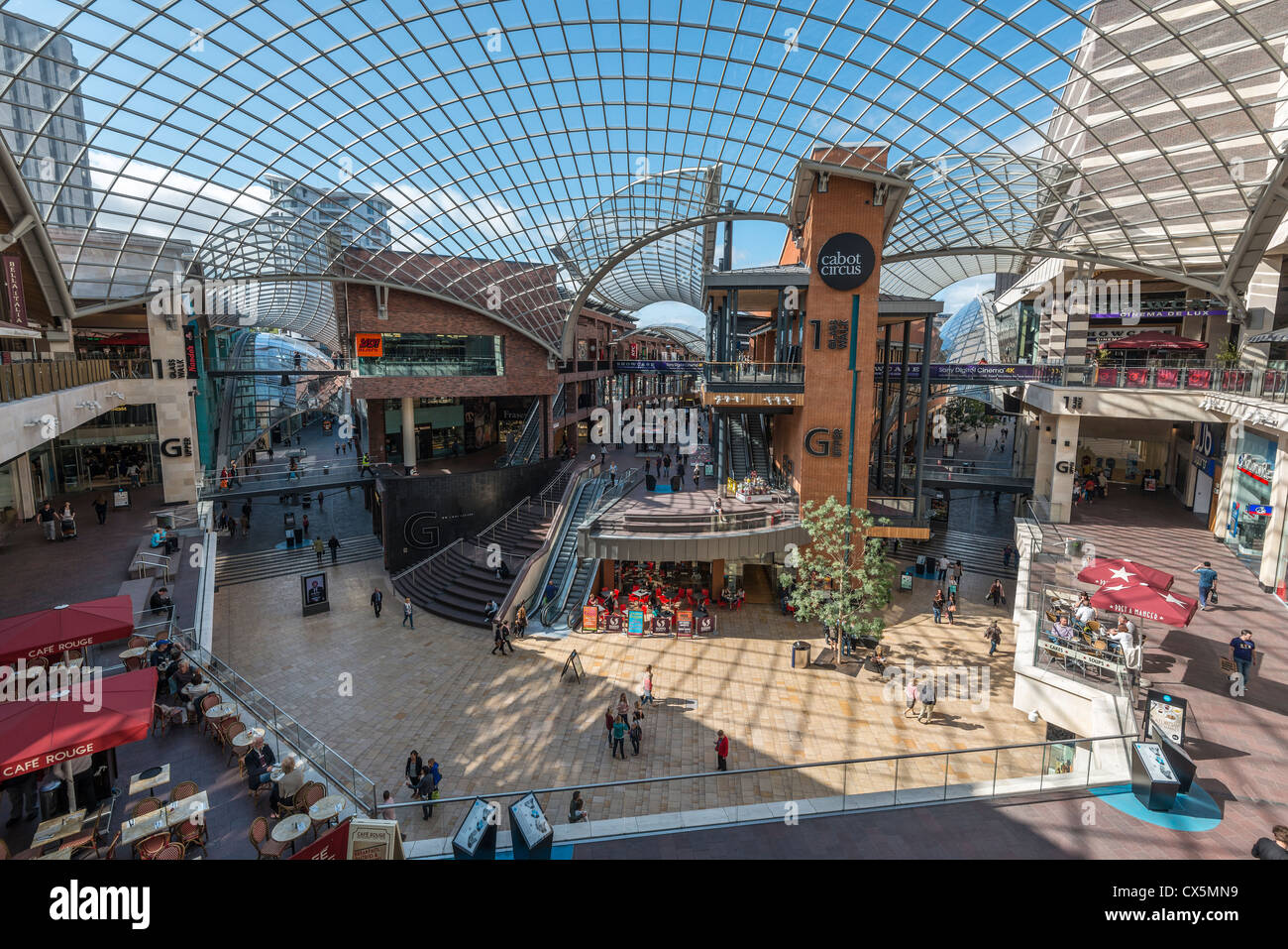 Interno del Centro commerciale Cabot Circus SHOWINGGLASS tetto e livelli di shopping, Bristol England Regno Unito Foto Stock
