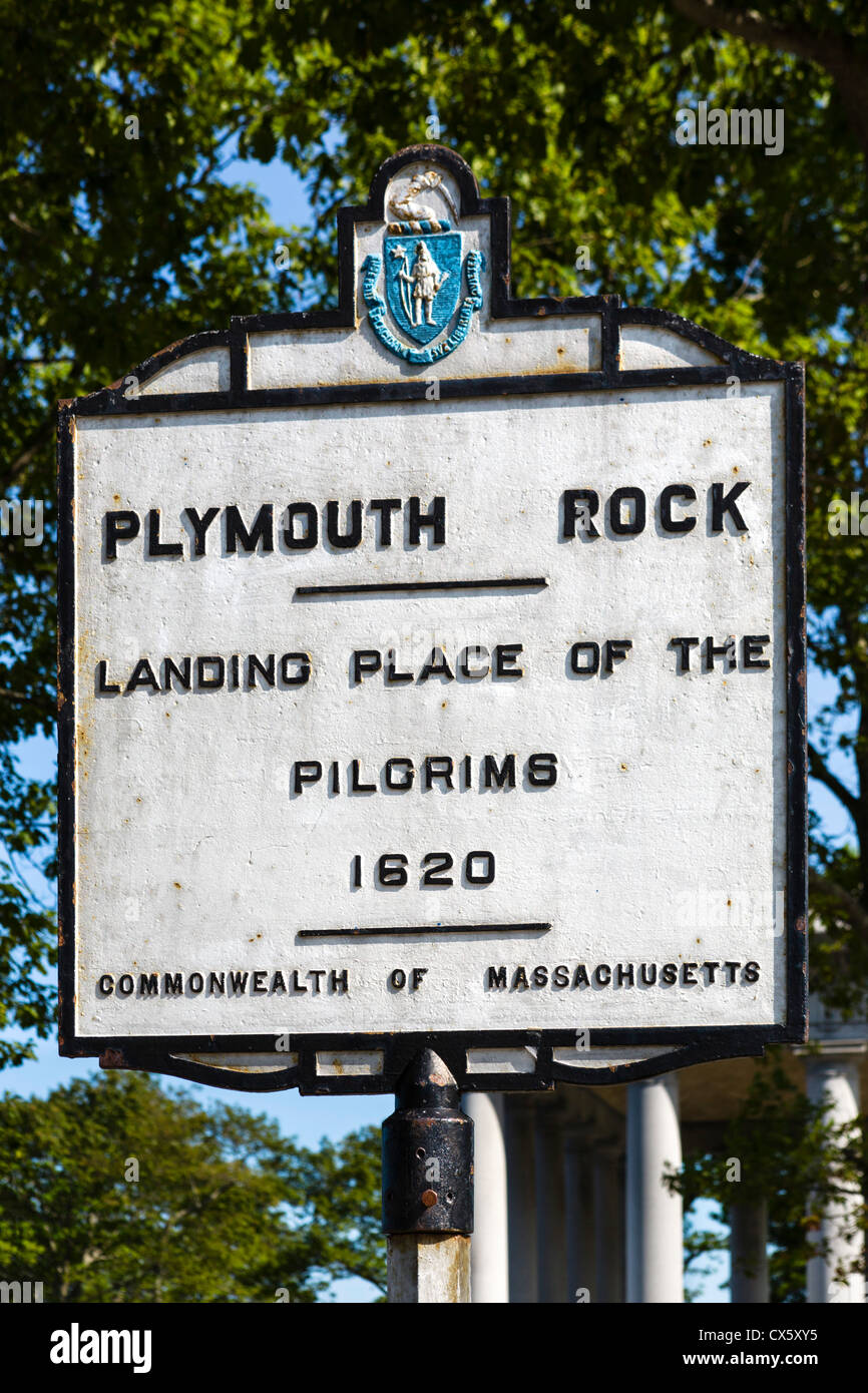 Segno per "Plymouth Rock', luogo di sbarco dei pellegrini nel 1620, Pellegrino stato Memorial Park, Plymouth, Massachusetts, STATI UNITI D'AMERICA Foto Stock
