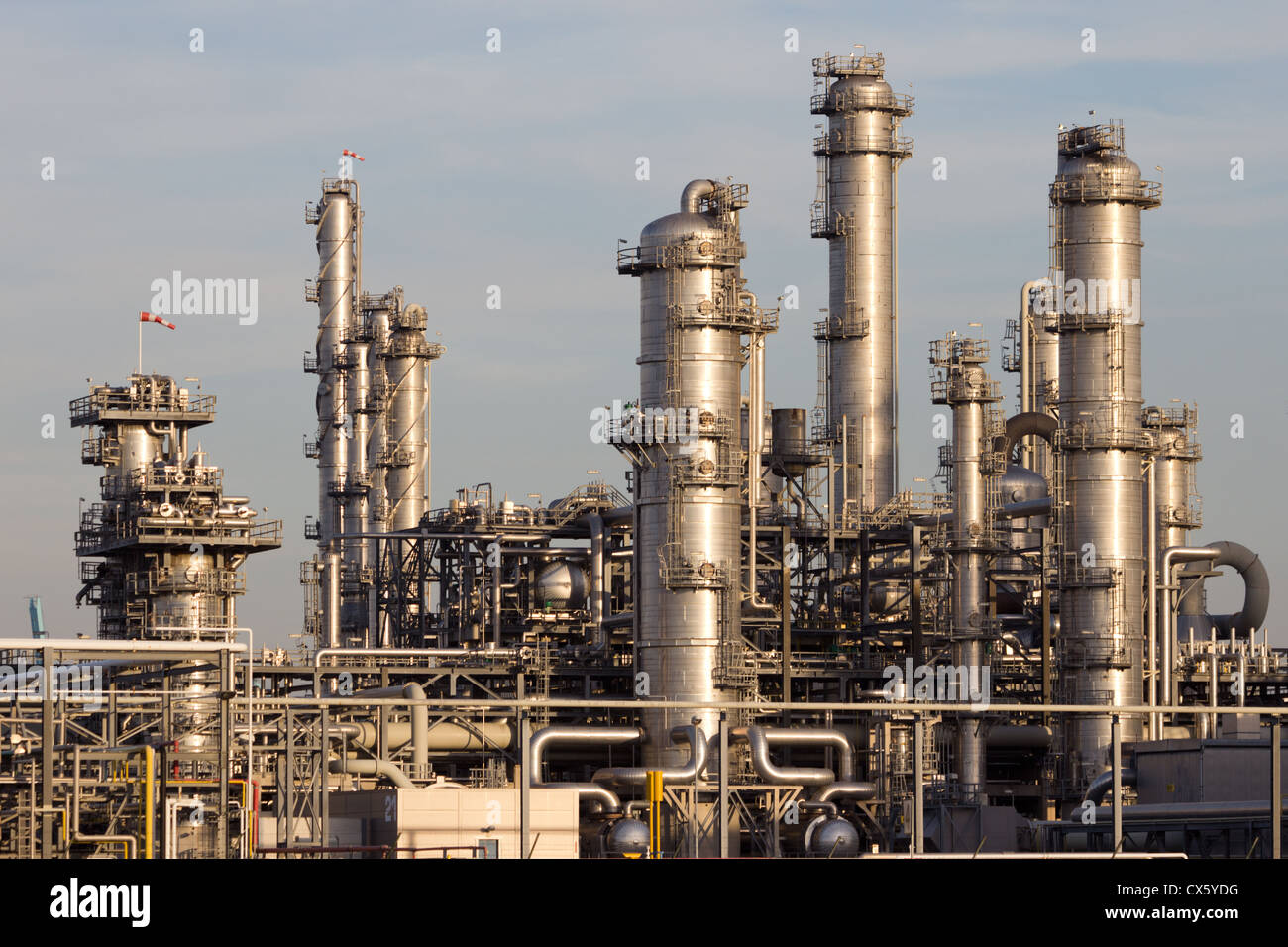 La petrolchimica impianto industriale Foto Stock