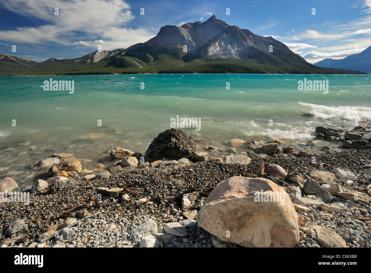 Abramo Lago e Monte Peter Lougheed vicino Kootenai area pianeggiante lungo l'autostrada 11-Alberta, Canada Foto Stock