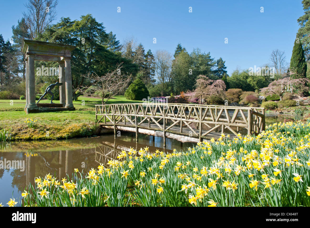 Il Giardino del Tempio in primavera, Cholmondeley Castle, Cholmondeley, Cheshire, Inghilterra, Regno Unito Foto Stock