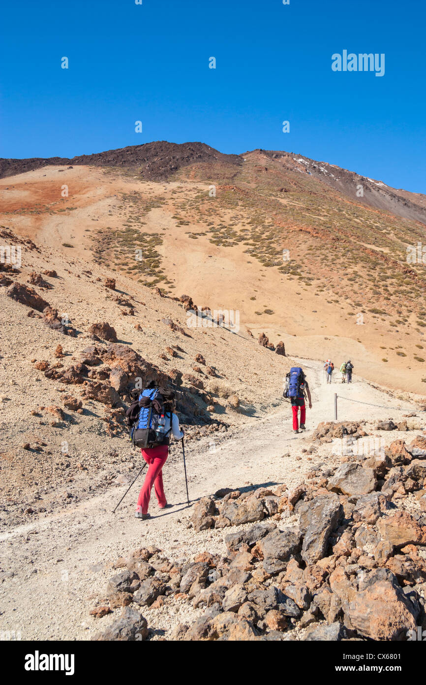 Passeggiate in El Parque Nacional del Teide Tenerife, Isole Canarie, Spagna Foto Stock