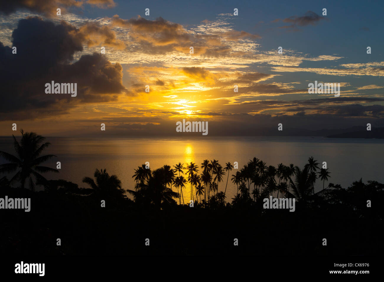 Tramonto, Taveuni, Vanua Levu in background, Isole Figi Foto Stock