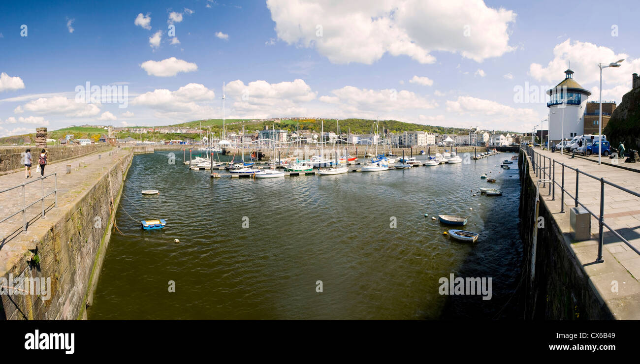 Una vista panoramica del porto di Whitehaven Beach. Whitehaven, Cumbria, Inghilterra, Regno Unito. Foto Stock